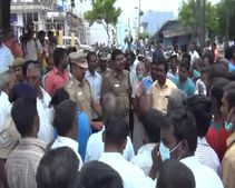 சேலம்: 'துர்நாற்றம் வீசுவதால் வாழ முடியவில்லை' - ஏரியில் இறங்கி மக்கள் போராட்டம்