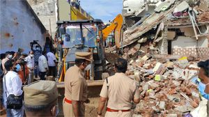 சேலத்தில் சமையல் சிலிண்டர் வெடித்து 5 பேர் உயிரிழப்பு; 4 வீடுகள் தரைமட்டம்