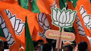 நான்கு டோஸ் கொரோனா தடுப்பூசி செலுத்திக்கொண்ட பெண்ணுக்கு கொரோனா தொற்று