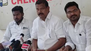 கோவை சிவன் கோயிலை 'அகற்றுவதற்கு' வழக்குத் தொடர்ந்தவரை முன்னாள் காவல் அதிகாரி தாக்கியதாக புகார்