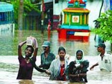   నాలుగు జిల్లాల్లో తుపాను తీవ్రత 