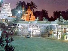  భక్తుల రధ్దీతో శ్రీశైలం