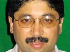  బాలు ఔట్: మారత్, అళగిరి ఇన్