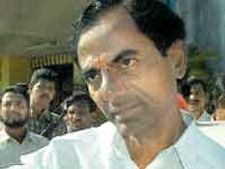  'కెసీఆర్ చుట్టూ 200 మంది గూండాలు'