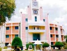  జర్నలిస్టులపైకి ఎస్సై కాల్పులు