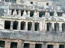  ఎస్పీ ఆఫీసు వద్ద రజియా నిరశన
