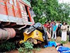  రోడ్డు ప్రమాదంలో నలుగురు మృతి