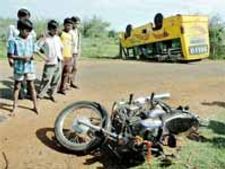రోడ్డు ప్రమాదంలో 4గురు మృతి