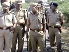 పోలీసు స్టేషన్ లో మహిళ మృతి