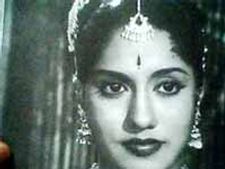 నటి వరలక్ష్మి కన్నుమూత