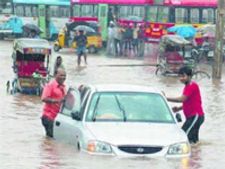 గోడుమంటున్న వరద బాధితులు