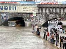తేరుకుంటున్న కర్నూలు, మంత్రాలయం