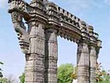 మాజీ దళ కమాండర్ కాల్చివేత