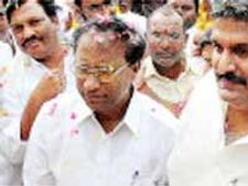 కాంగ్రెసు చేతిలో చిరు పావు: కోడెల
