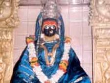 ఇద్దర్ని చంపి..దోపిడీ దొంగల బీభత్సం