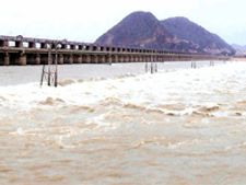 రోడ్డు యాక్సిడెంట్ లో  ఇద్దరు డాక్టర్లు మృతి
