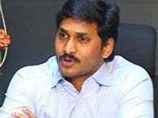 తలొగ్గిన జగన్: పోటీకి దూరం