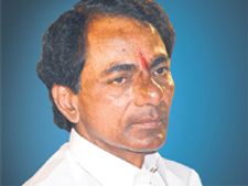 కెసీఅర్ బస్సును ఖమ్మం వైపు తరలిస్తున్న పోలీసులు