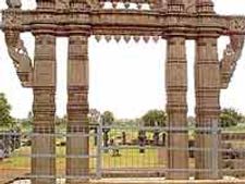 వరంగల్ జిల్లాలో రైల్ రోకో, లాఠీచార్జి