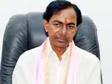 తోసుకొచ్చిన కెసిఆర్: తోపులాట, ఉద్రిక్తత