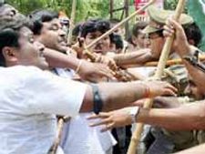 సీమాంధ్ర బంద్ లో చెలరేగిన హింస