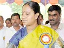 వైయస్ జగన్ ను సిఎంగా చూడాలనుంది: కొండా సురేఖ