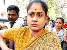 కేంద్ర తెలంగాణ ఇచ్చుడు సందేహమే: విజయశాంతి