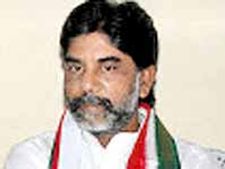 ఆటోను ఢీకొట్టిన భట్టి వాహనం: 3గురు మృతి