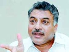 'ద్రౌపది' నవల సిగ్గుపడేలా ఉంది: ఓలేటి