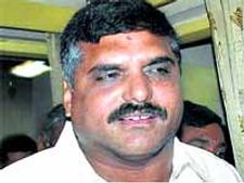 హైదరాబాద్ లోనే హ్యాపీ..మిగతాచోట్ల? బొత్సా 