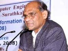 నిట్ వివాదం: ఢిల్లీ చేరిన విద్యార్ధులు, వైవి రావు