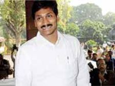ప్రమాదం నుంచి తప్పించుకున్న జగన్