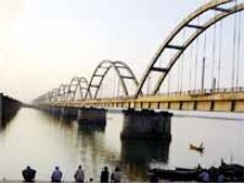 గోదావరి నదిలోకి దూకిన ఖైదీ