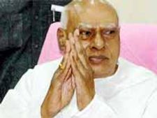 రోశయ్య టూర్: కుదరని సయోధ్య