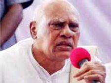 వైయస్ జగన్ యాత్రపై మీడియా మీద సిఎం రోశయ్య రుసరుసలు