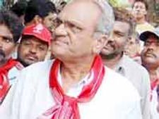 మొగుడు పెళ్లాల గొడవ: జగన్ ఇష్యూపై నారాయణ