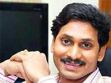 ఓదార్పునకు జగన్ ఏర్పాట్లు: పట్టు వీడన హైకమాండ్ 