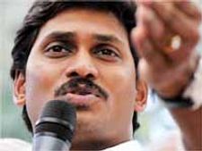 మళ్లీ గొంతు పెంచిన  వైయస్ జగన్ వర్గీయులు