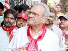డ్రగ్స్, వ్యభిచారం: సినీ ఆర్టిస్టులకు నారాయణ బాసట