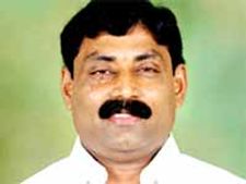 వైయస్ బావమరిది రవీంద్రనాథ్ రెడ్డి అక్రమ ఎరువుల పట్టివేత