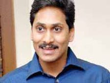 జగన్ ఓదార్పు: వెనక్కు తగ్గని నెల్లూరు డిసిసి అధ్యక్షుడు గోపాల్ రెడ్డి