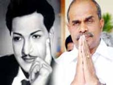 ఎన్టీఆర్, వైయస్సార్ మధ్య పోటీ: విగ్రహాలు స్థాపనపై గొడవ