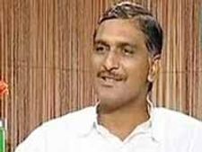 తల్లి జైలుకెళితే కూతురు ఉద్యమకారులను జైలుకు పంపిస్తోంది: హరీష్