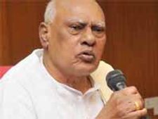 తుఫానుపై అధికారులతో ముఖ్యమంత్రి రోశయ్య సమీక్ష