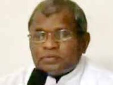 అభిమానులకు దూరమవుతున్న ఎంపీ జగన్: రాజయ్య