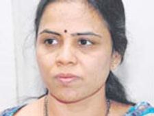 వైఎస్ ఆదర్శంగా పనిచేయాలి: సిఎంకు శోభానాగిరెడ్డి సూచన