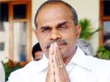 వైయస్ జగన్ కు షాక్: వైయస్సార్ విగ్రహాల స్థాపనపై బ్యాన్