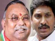 కాంగ్రెసు ఎంపి రాయపాటి సాంబశివరావుతో వైయస్ జగన్ చర్చలు