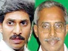 బాబాయ్ వైయస్ వివేకానంద, వైయస్ జగన్ కరపత్రాల యుద్ధం