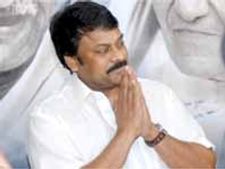 గుంటూరులో శంకర్ దాదా అవతారమెత్తిన పీఆర్పీ అధ్యక్షుడు చిరంజీవి